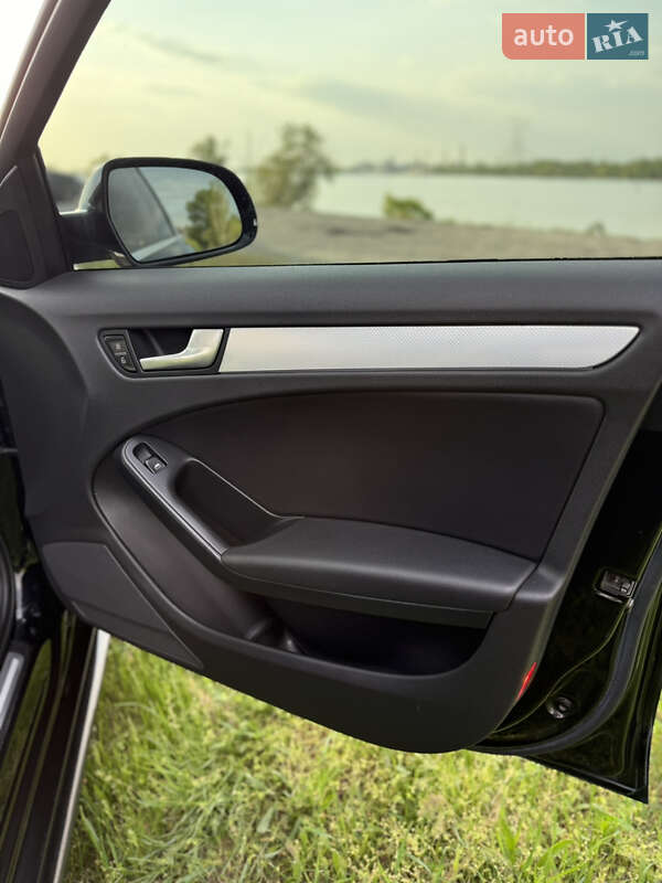 Седан Audi A4 2011 в Днепре