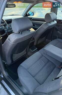 Седан Audi A4 2000 в 