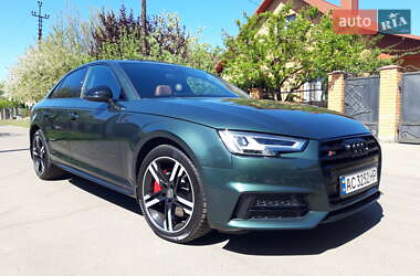 Седан Audi A4 2016 в 