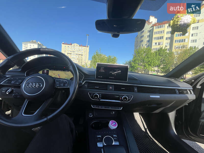 Седан Audi A4 2017 в Ивано-Франковске