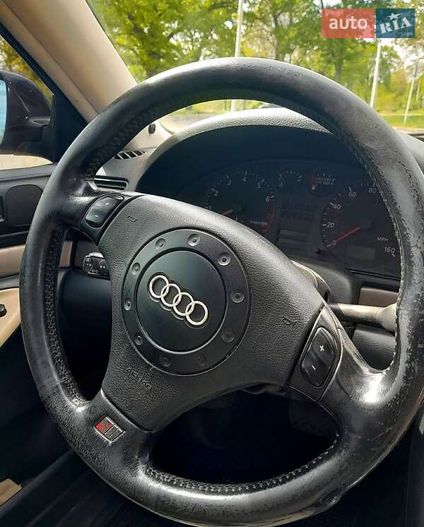 Седан Audi A4 1999 в 