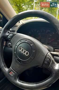 Седан Audi A4 1999 в 