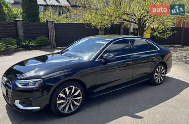 Седан Audi A4 2022 в 