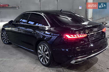 Седан Audi A4 2022 в 