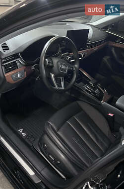 Седан Audi A4 2022 в 