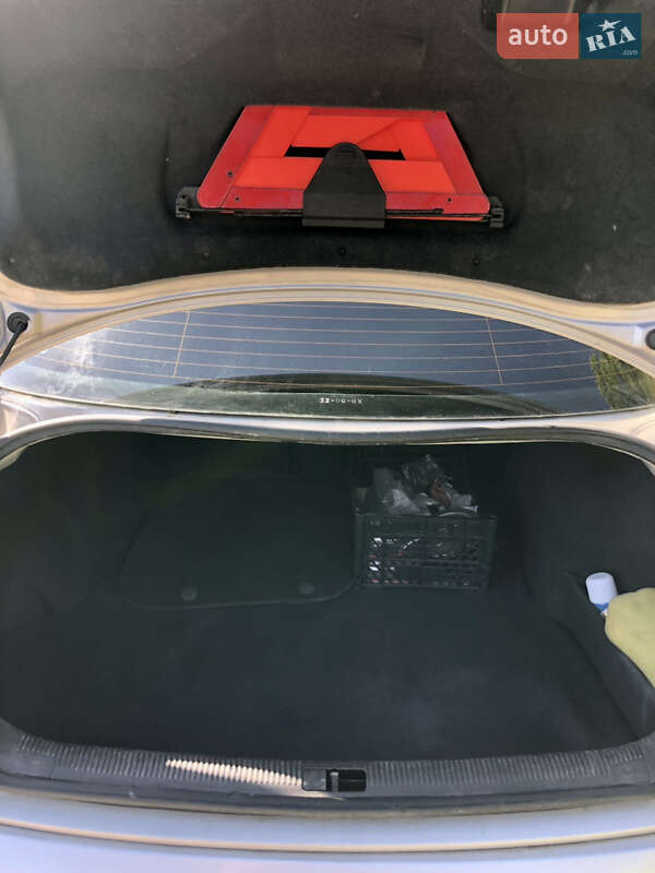 Седан Audi A4 1999 в Тлумачі