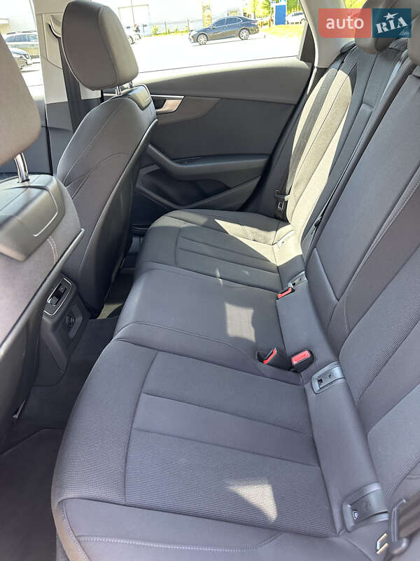 Седан Audi A4 2024 в Киеве