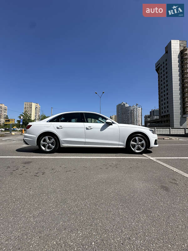 Седан Audi A4 2024 в Киеве