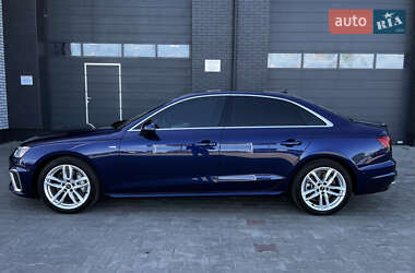 Седан Audi A4 2022 в 