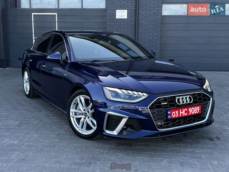 Седан Audi A4 2022 в 