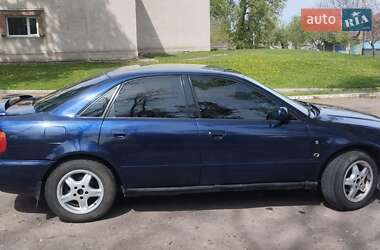 Седан Audi A4 1995 в 