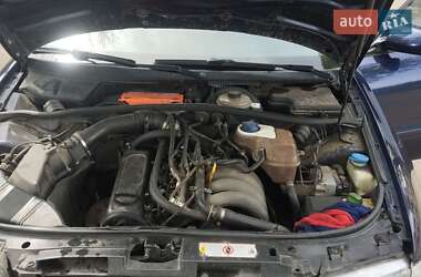 Седан Audi A4 1995 в 