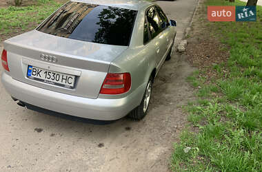 Седан Audi A4 2000 в 