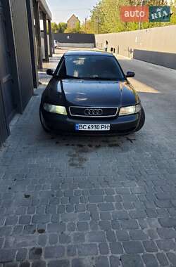 Седан Audi A4 1997 в Львове