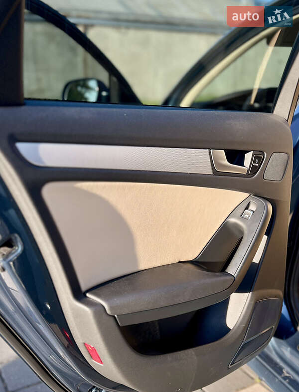 Седан Audi A4 2015 в Стрые