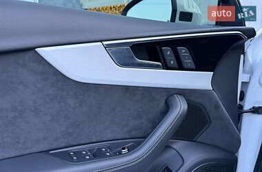 Седан Audi A4 2020 в 