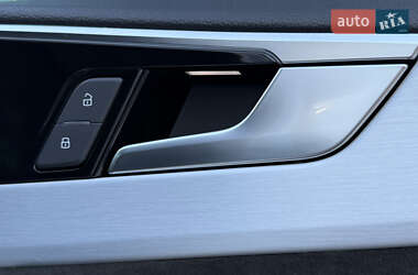 Седан Audi A4 2020 в 