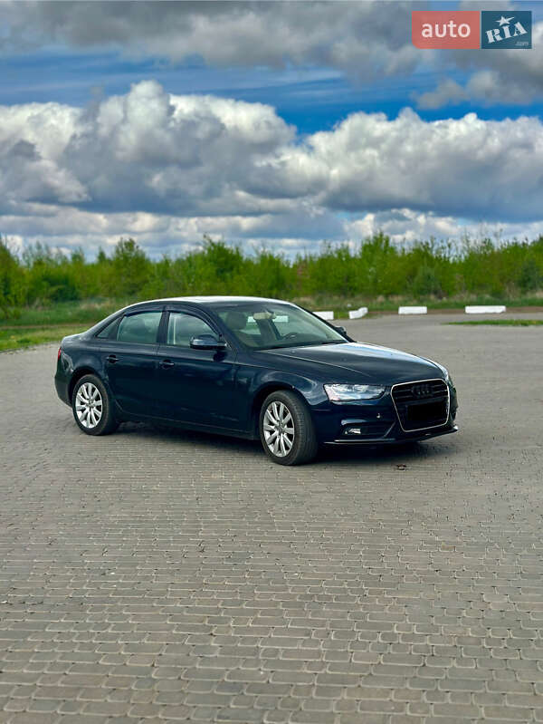 Седан Audi A4 2014 в Виннице