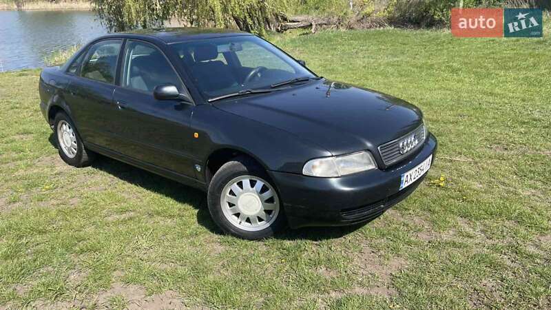 Седан Audi A4 1998 в 