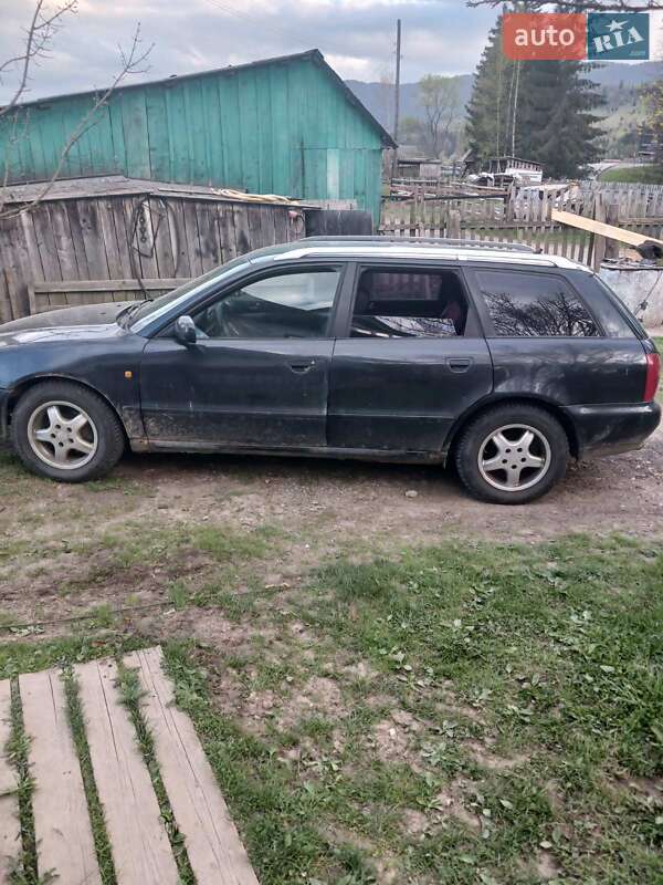 Универсал Audi A4 1998 в Верховине