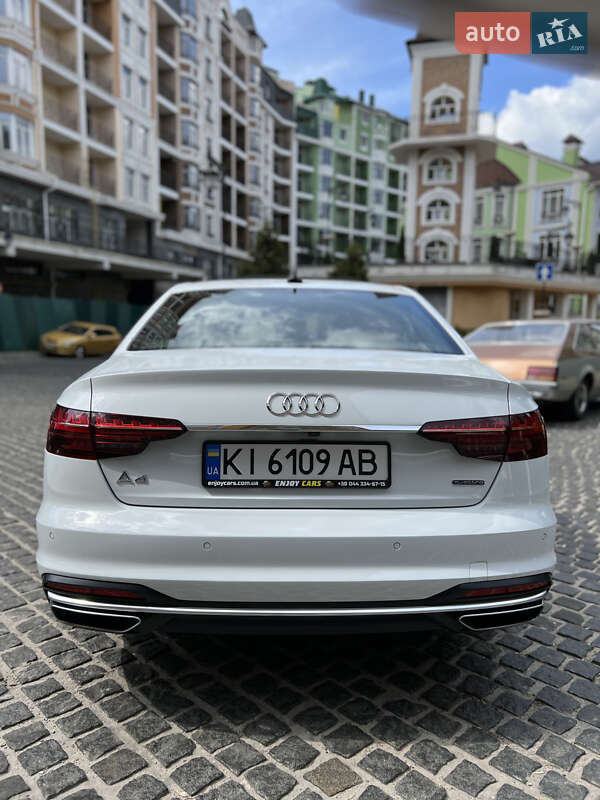 Седан Audi A4 2022 в Киеве