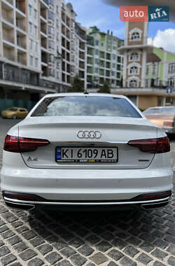 Седан Audi A4 2022 в 