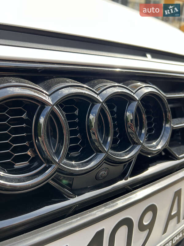 Седан Audi A4 2022 в Киеве
