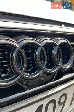Седан Audi A4 2022 в 