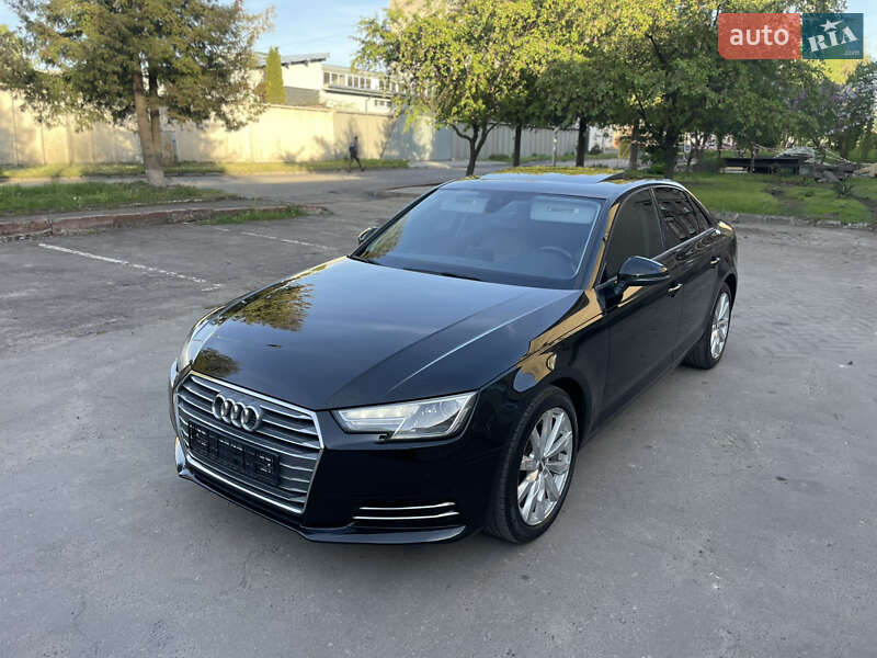 Седан Audi A4 2015 в 