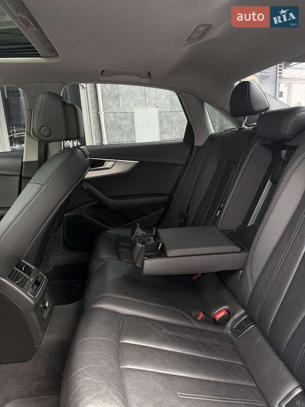 Седан Audi A4 2017 в Киеве