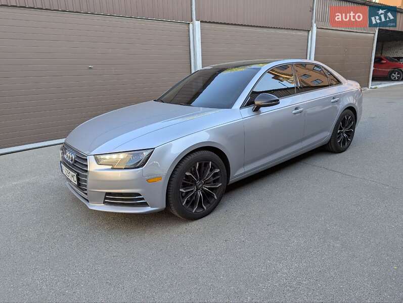Седан Audi A4 2017 в Киеве