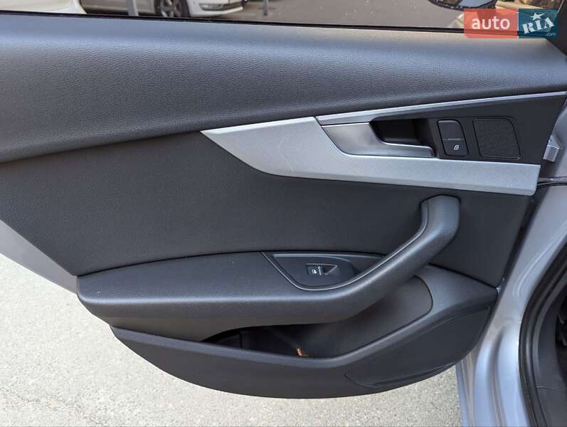 Седан Audi A4 2017 в Киеве