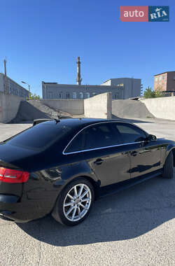 Седан Audi A4 2015 в 
