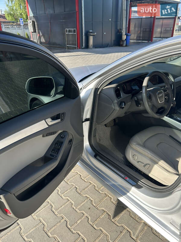 Седан Audi A4 2012 в Бориславе