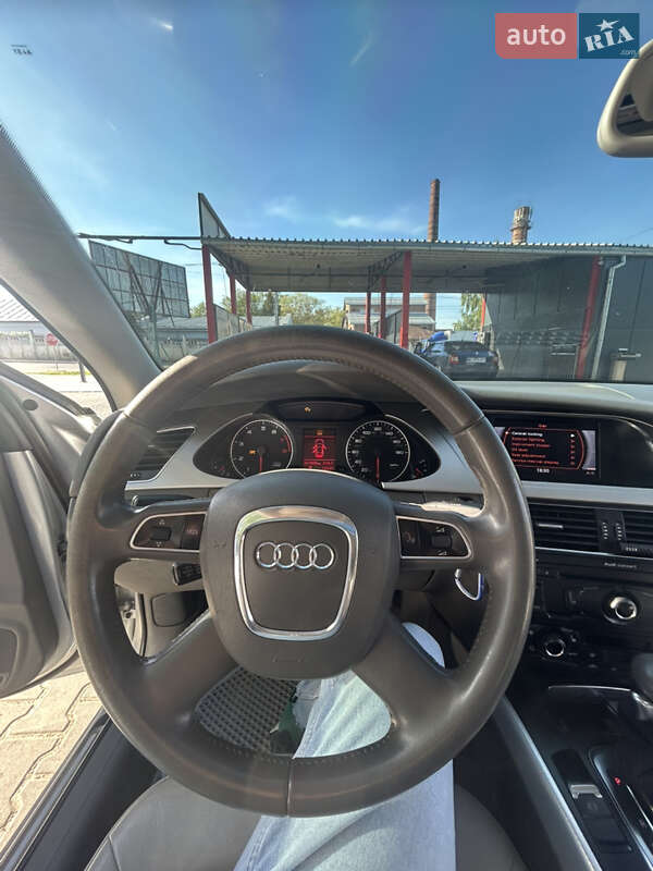 Седан Audi A4 2012 в Бориславе