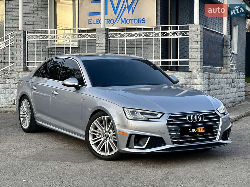 Седан Audi A4 2018 в 