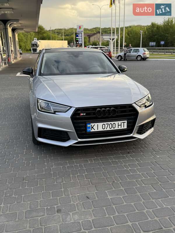 Седан Audi A4 2016 в 