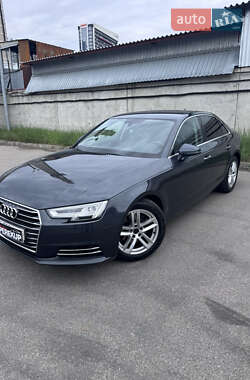Седан Audi A4 2015 в 