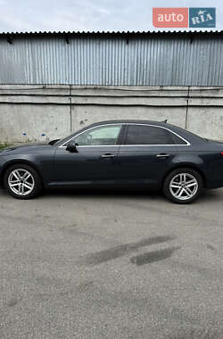 Седан Audi A4 2015 в 