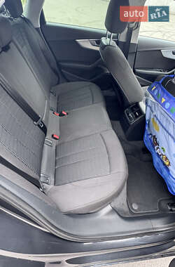 Седан Audi A4 2015 в 