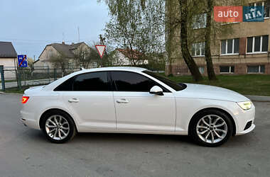 Седан Audi A4 2016 в 