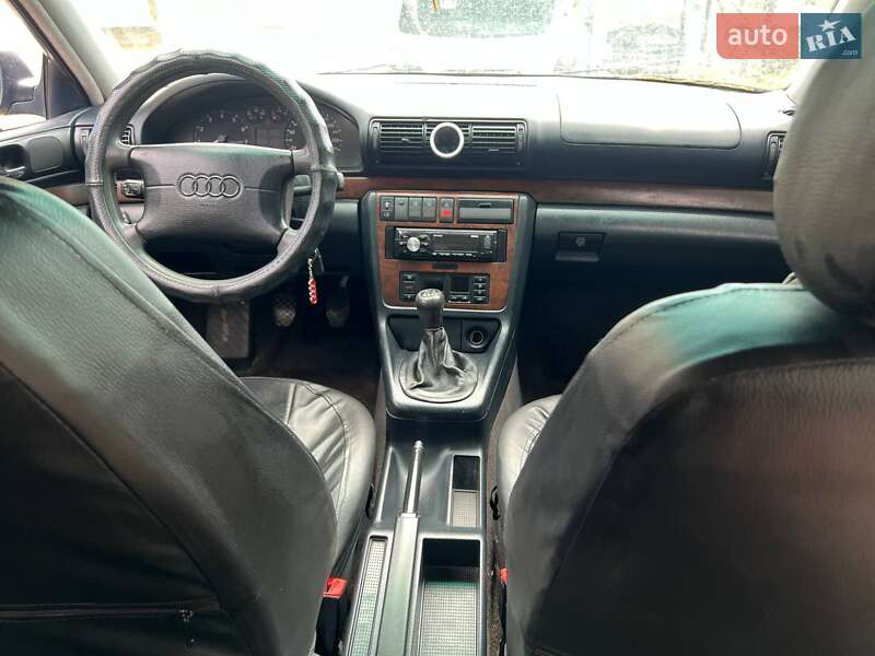 Седан Audi A4 1996 в Виннице
