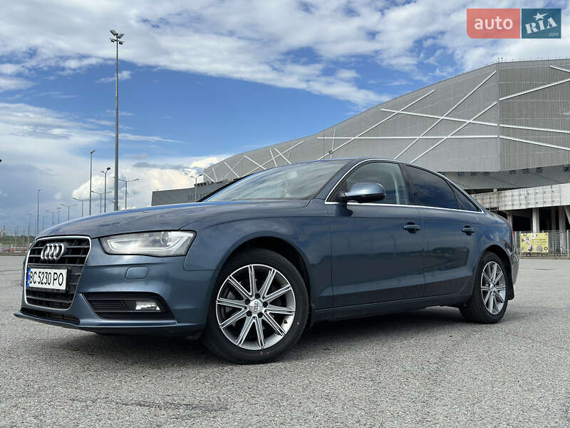 Седан Audi A4 2015 в Львове