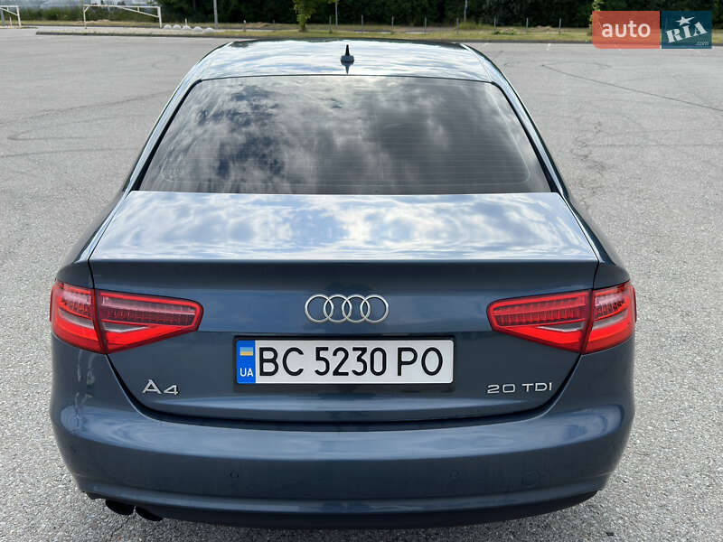 Седан Audi A4 2015 в Львове