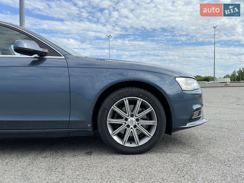 Седан Audi A4 2015 в Львове