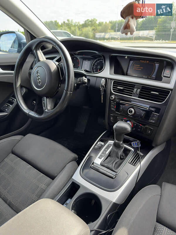 Седан Audi A4 2015 в Львове