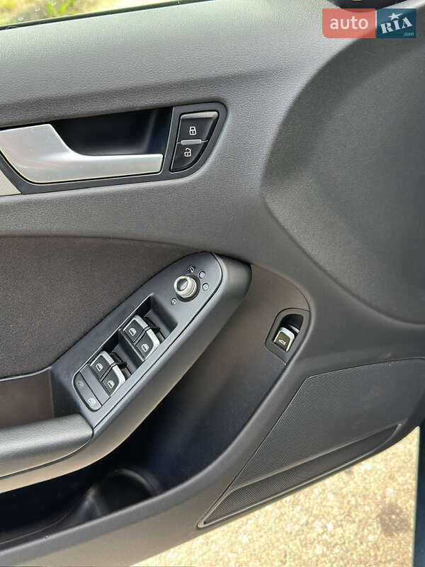 Седан Audi A4 2015 в Львове