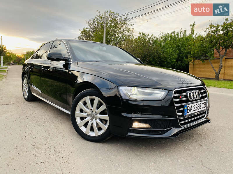 Седан Audi A4 2015 в 