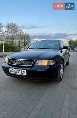 Седан Audi A4 1997 в Нововолинську