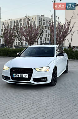 Седан Audi A4 2014 в Ужгороді